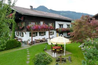 Gästehaus Caser Ferienwohnungen u. Gästezimmer - Aussenansicht