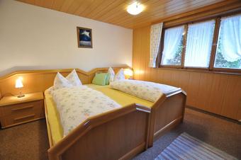 Gästehaus Caser Ferienwohnungen u. Gästezimmer - Zimmer